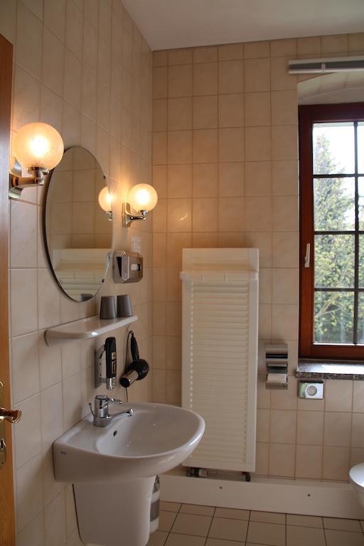 Landhotel Kertscher-Hof Schmölln Δωμάτιο φωτογραφία